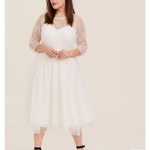 torrid wedding  Ivory Lace Illusion Midi Dress NWT size 16